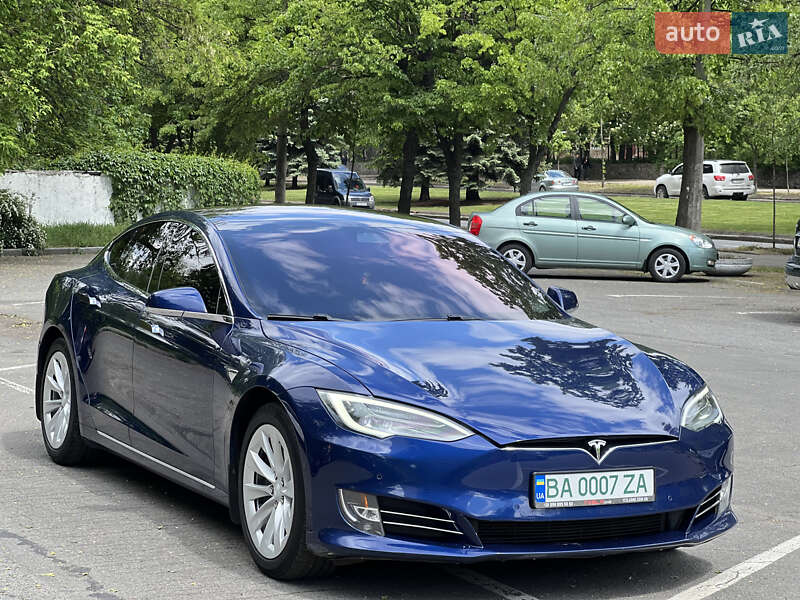 Ліфтбек Tesla Model S 2017 в 