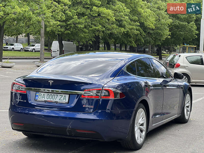 Ліфтбек Tesla Model S 2017 в Дніпрі