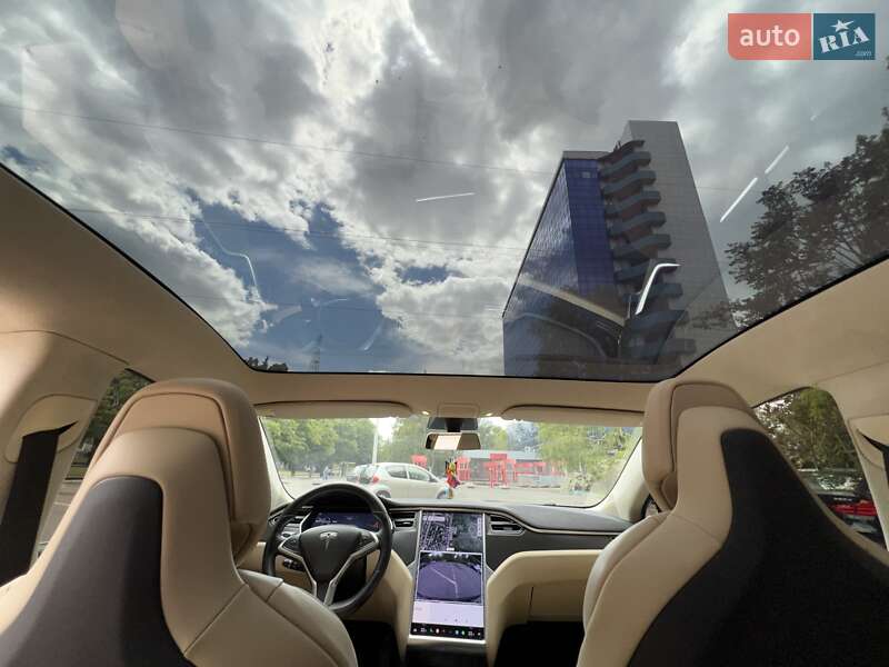 Ліфтбек Tesla Model S 2017 в Дніпрі