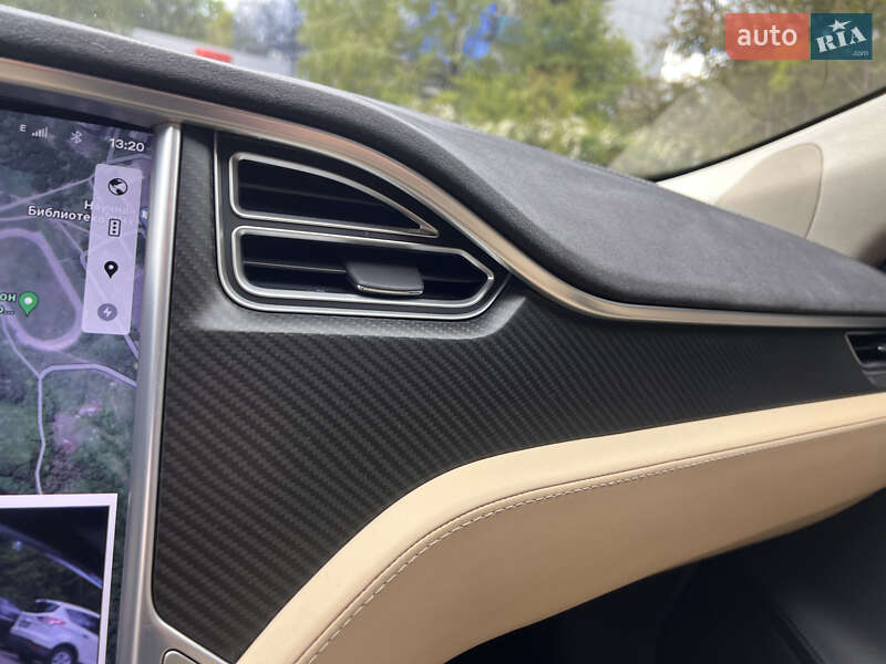 Ліфтбек Tesla Model S 2017 в Дніпрі