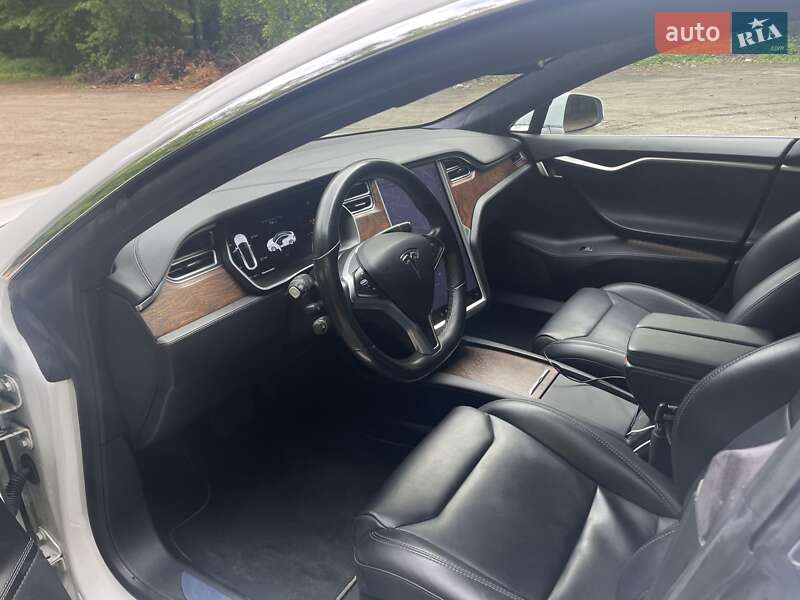 Лифтбек Tesla Model S 2017 в Львове фото 5 Лифтбек Tesla Model S 2017 в Львове
