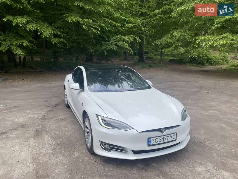 Лифтбек Tesla Model S 2017 в 