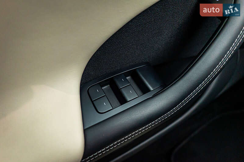 Седан Tesla Model S 2022 в Киеве