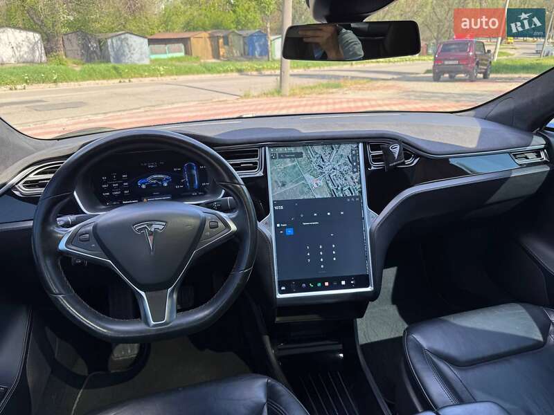 Лифтбек Tesla Model S 2016 в Запорожье