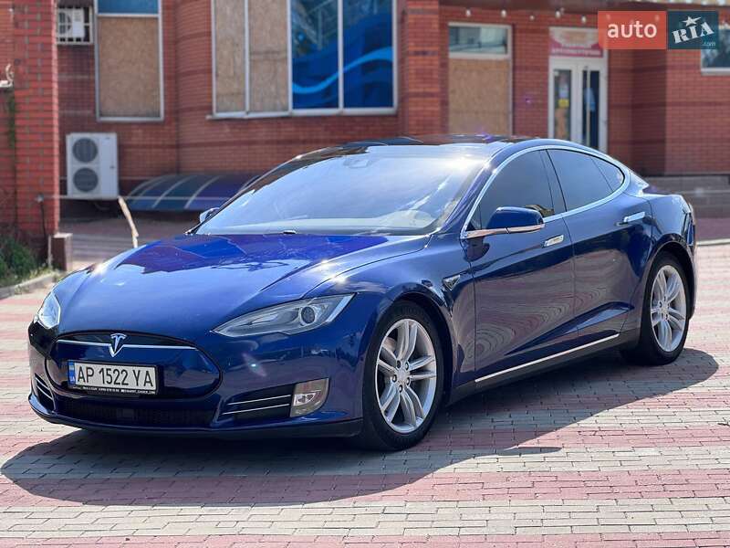 Tesla Model S 2016