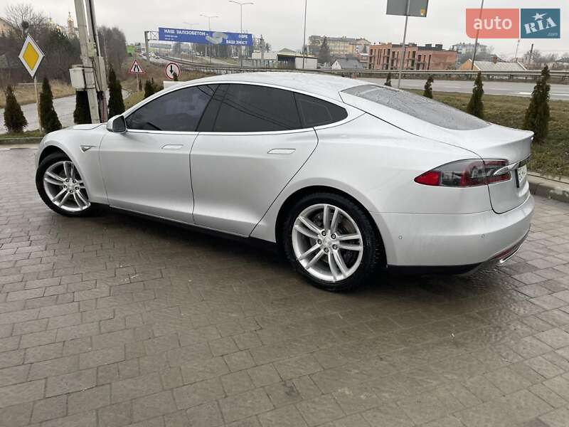 Ліфтбек Tesla Model S 2015 в Львові фото 3 Ліфтбек Tesla Model S 2015 в Львові