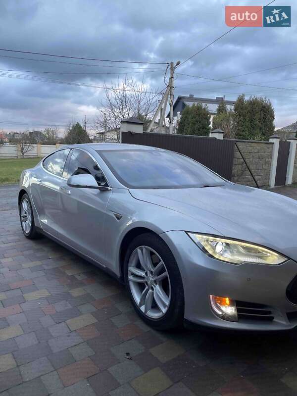 Ліфтбек Tesla Model S 2015 в Львові фото 4 Ліфтбек Tesla Model S 2015 в Львові