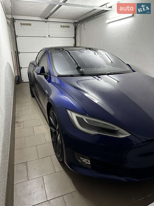 Лифтбек Tesla Model S 2016 в Львове