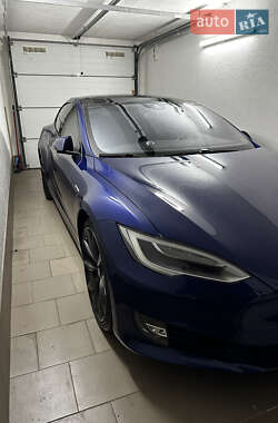 Лифтбек Tesla Model S 2016 в 