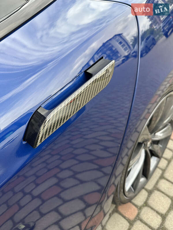 Лифтбек Tesla Model S 2016 в Львове