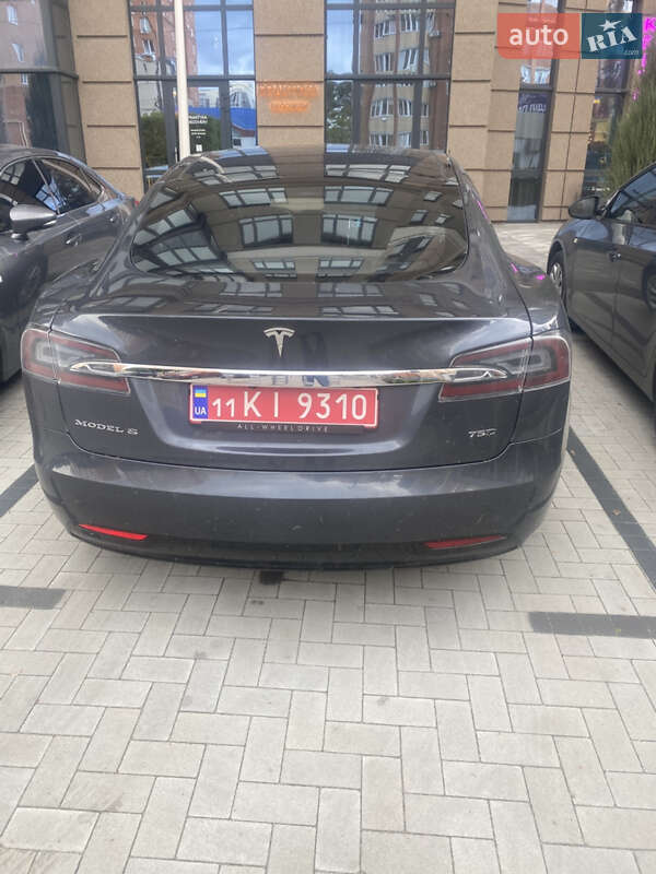 Лифтбек Tesla Model S 2017 в Ирпене