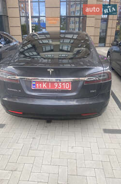 Лифтбек Tesla Model S 2017 в 