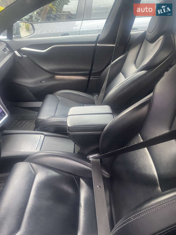 Лифтбек Tesla Model S 2017 в Ирпене