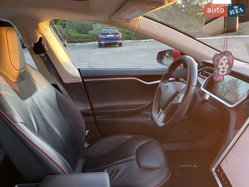 Ліфтбек Tesla Model S 2013 в Києві