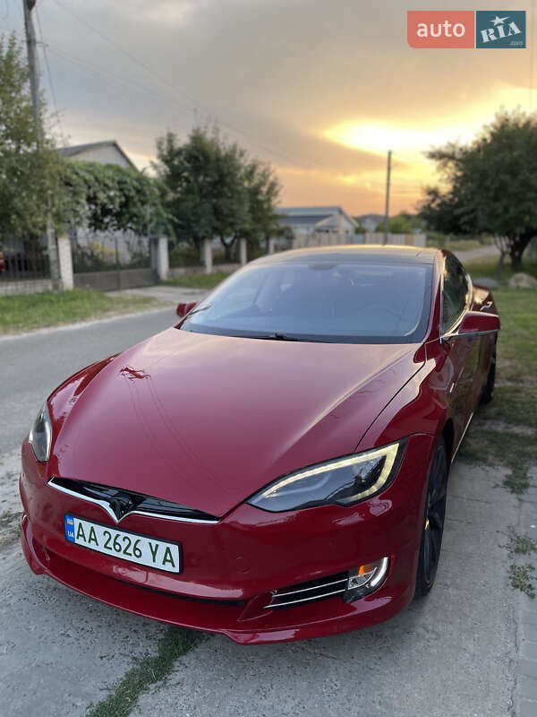 Ліфтбек Tesla Model S 2013 в Києві