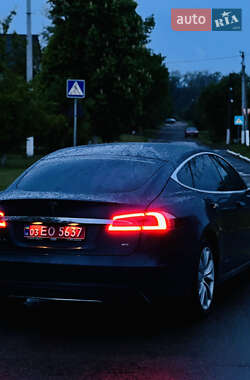 Ліфтбек Tesla Model S 2015 в 