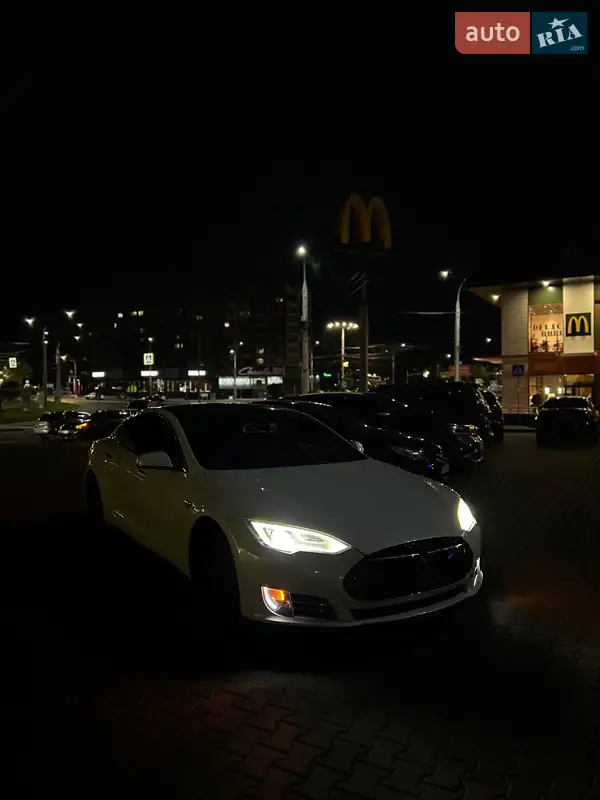 Tesla Model S 2014