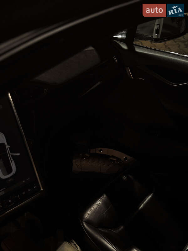 Ліфтбек Tesla Model S 2014 в Чернівцях