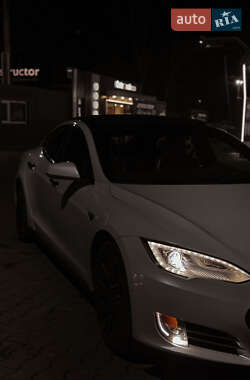 Седан Tesla Model S 2014 в 