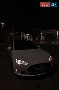 Седан Tesla Model S 2014 в 