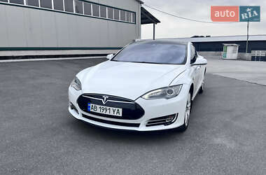 Лифтбек Tesla Model S 2015 в 