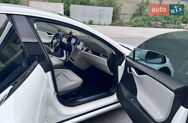 Лифтбек Tesla Model S 2015 в 