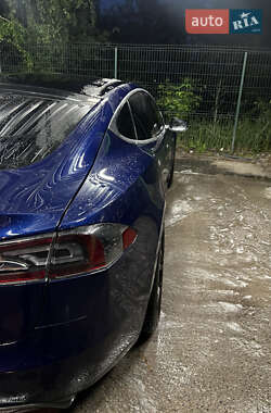 Лифтбек Tesla Model S 2015 в 
