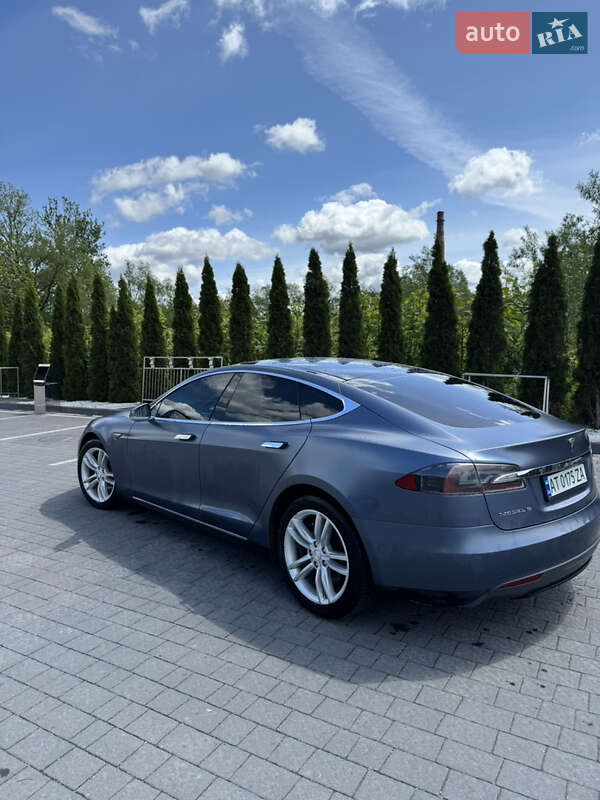 Лифтбек Tesla Model S 2015 в Ивано-Франковске