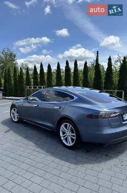 Лифтбек Tesla Model S 2015 в 