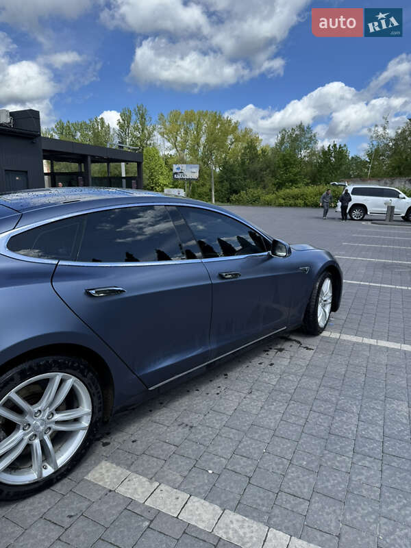Лифтбек Tesla Model S 2015 в Ивано-Франковске