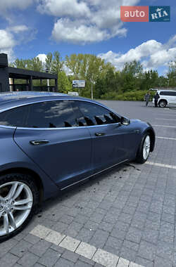 Лифтбек Tesla Model S 2015 в 