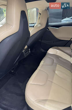 Лифтбек Tesla Model S 2015 в 