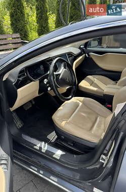 Лифтбек Tesla Model S 2015 в 