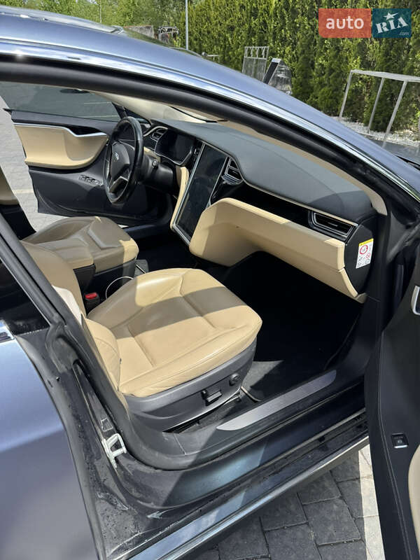 Лифтбек Tesla Model S 2015 в Ивано-Франковске