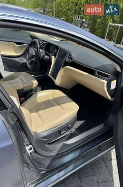 Лифтбек Tesla Model S 2015 в 