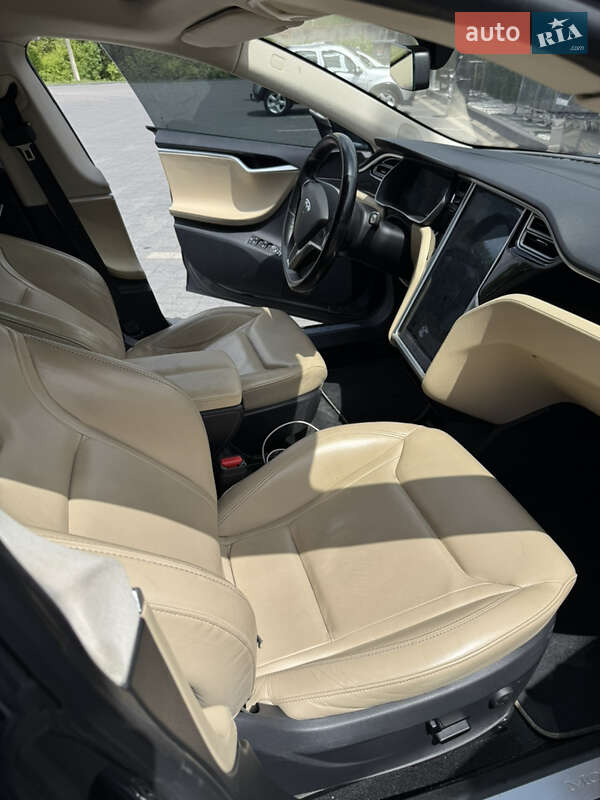 Лифтбек Tesla Model S 2015 в Ивано-Франковске