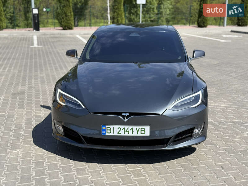 Лифтбек Tesla Model S 2017 в Кременчуге