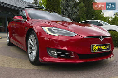 Лифтбек Tesla Model S 2016 в Львове