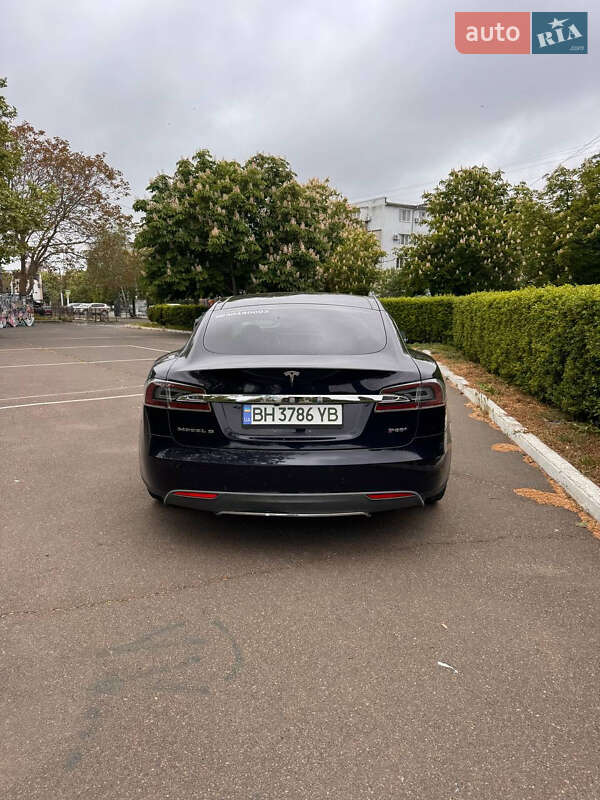 Лифтбек Tesla Model S 2013 в Черноморске