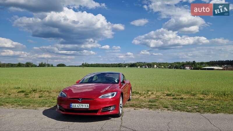 Ліфтбек Tesla Model S 2017 в Києві