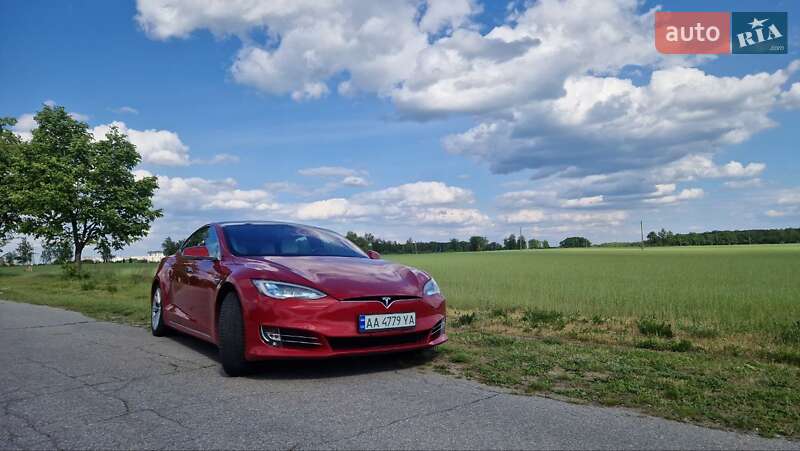 Ліфтбек Tesla Model S 2017 в Києві