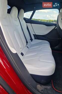 Лифтбек Tesla Model S 2017 в 