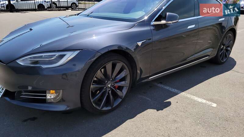 Лифтбек Tesla Model S 2017 в Киеве фото 6 Лифтбек Tesla Model S 2017 в Киеве