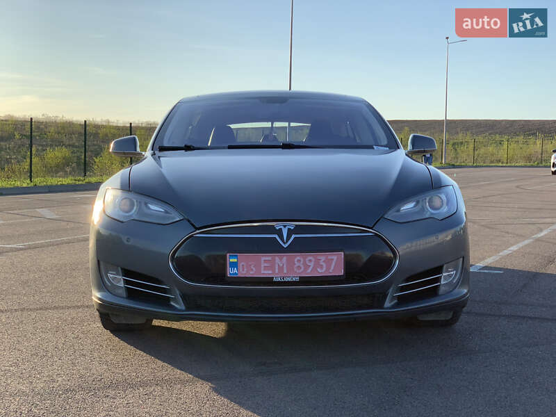Tesla Model S 2014