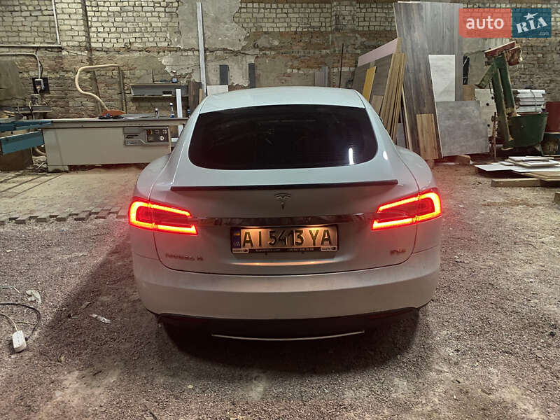Ліфтбек Tesla Model S 2012 в Овручі
