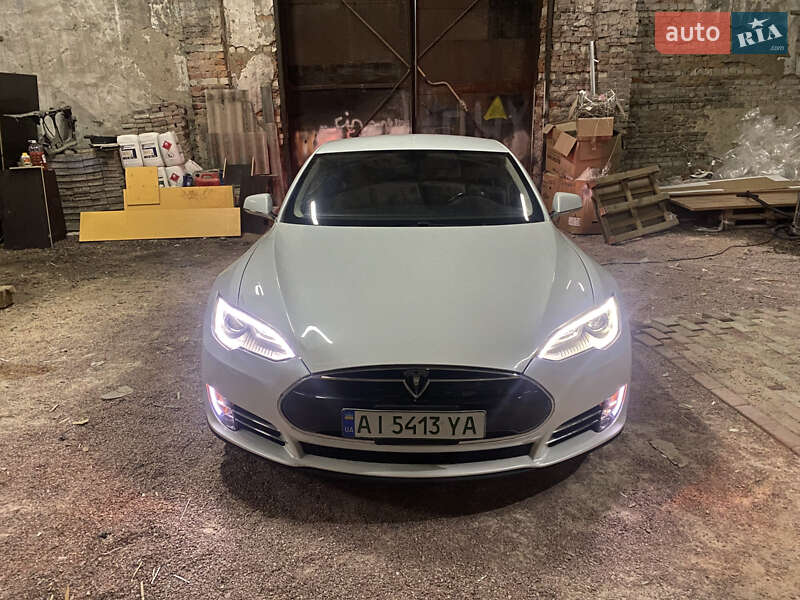 Ліфтбек Tesla Model S 2012 в Овручі