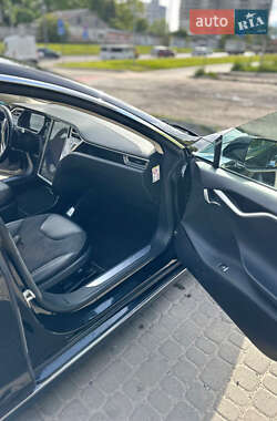 Лифтбек Tesla Model S 2015 в 