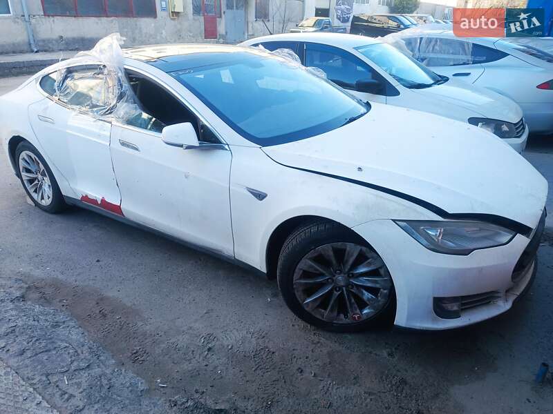 Лифтбек Tesla Model S 2014 в Львове