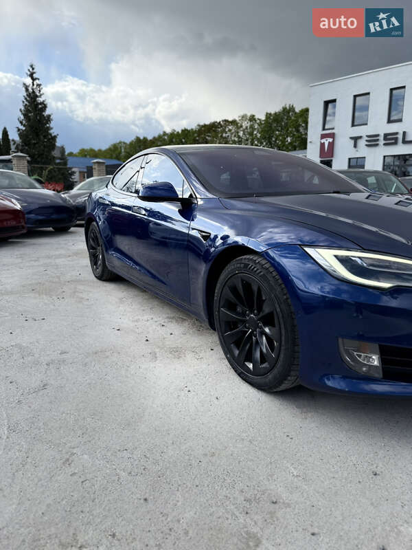 Лифтбек Tesla Model S 2019 в Виннице