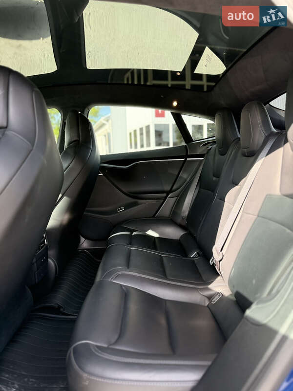 Лифтбек Tesla Model S 2019 в Виннице